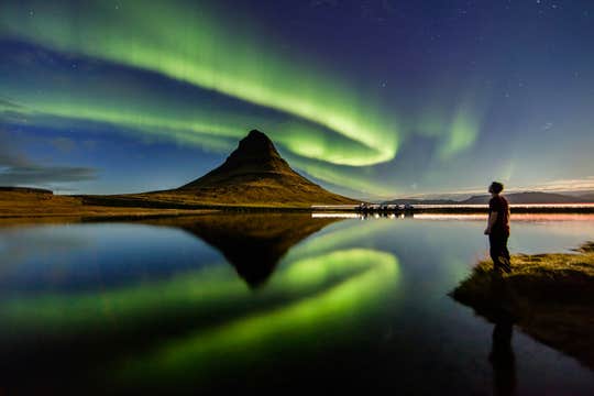 Private Northern Lights Tour with Expert Guide and Reykjavik Transfers for Up to 6 People
