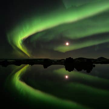 Private Northern Lights Tour with Expert Guide and Reykjavik Transfers for Up to 6 People