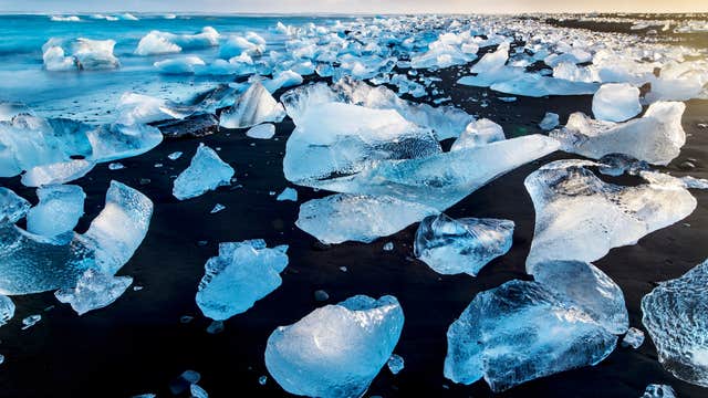 Private Rally Car Day Tour to Jokulsarlon Glacier Lagoon and Diamond Beach from Reykjavik
