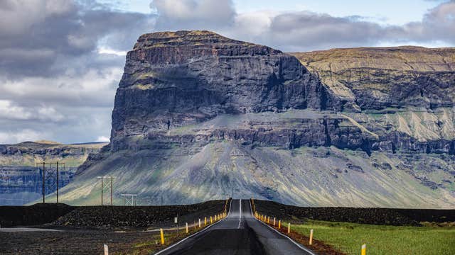 Private Rally Car Day Tour to Jokulsarlon Glacier Lagoon and Diamond Beach from Reykjavik
