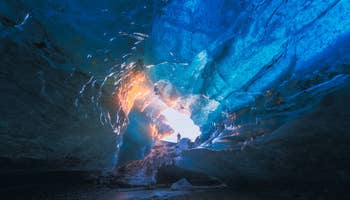 Small Group 12-Day Winter Package Tour of Iceland & Snaefellsnes Peninsula