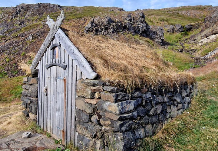 Guðrúnarlaug Hot-tub - the Saga Hot-tub in Sælingsdalur Valley in West Iceland