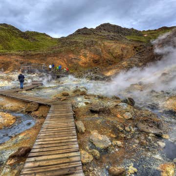 Private Reykjanes Peninsula Day Trip from Reykjavik with Guide and Transport for 6 People