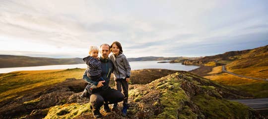 person-with-kids-in-reykjanesfolkvangur.jpg