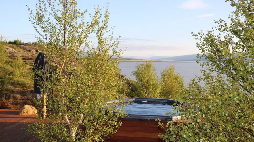 The hot tubs of the Hotel 1001 Nott provide wonderful views