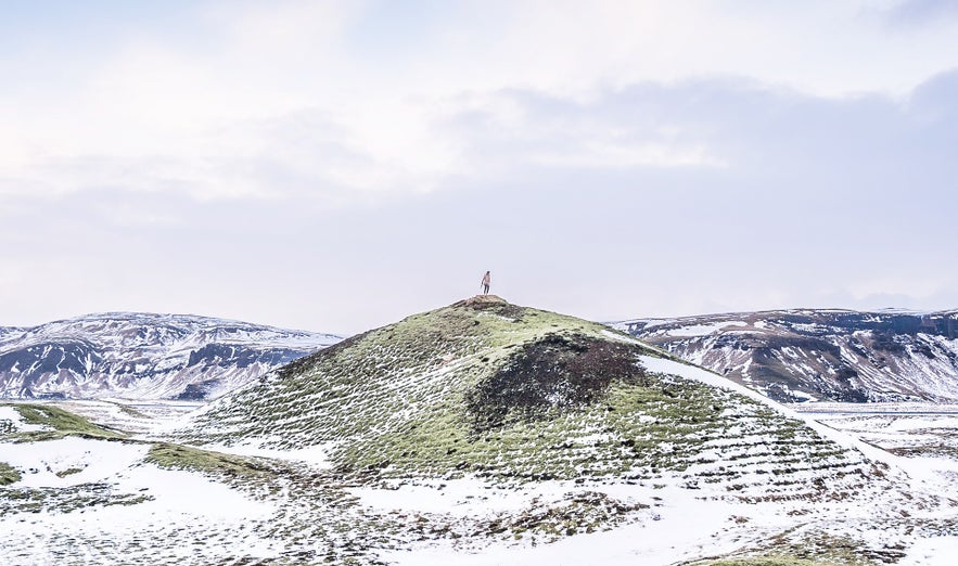 Voor een avontuur in de buitenlucht in IJsland in februari moet je rekening houden met verschillende weersomstandigheden.