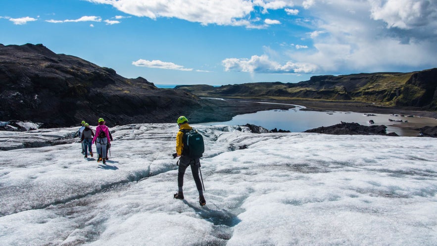 Glaciärvandring är en spännande aktivitet på Island.