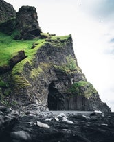 Reynisfjara Black Sand Beach: A captivating landscape of dramatic cliffs and dark sands.