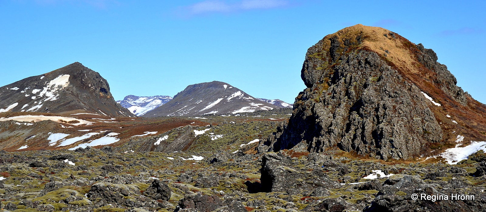 H&uacute;sh&oacute;lmi - a Hike to the Ancient Ruins in the middle of &Ouml;gmundarhraun Lava Field