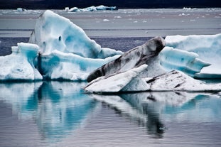 Capture the frozen beauty of Jokulsarlon glacier lagoon.