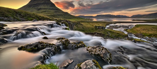 Kirkjufell_Mountain_West_Summer_Snæfellsnes_2019.jpg