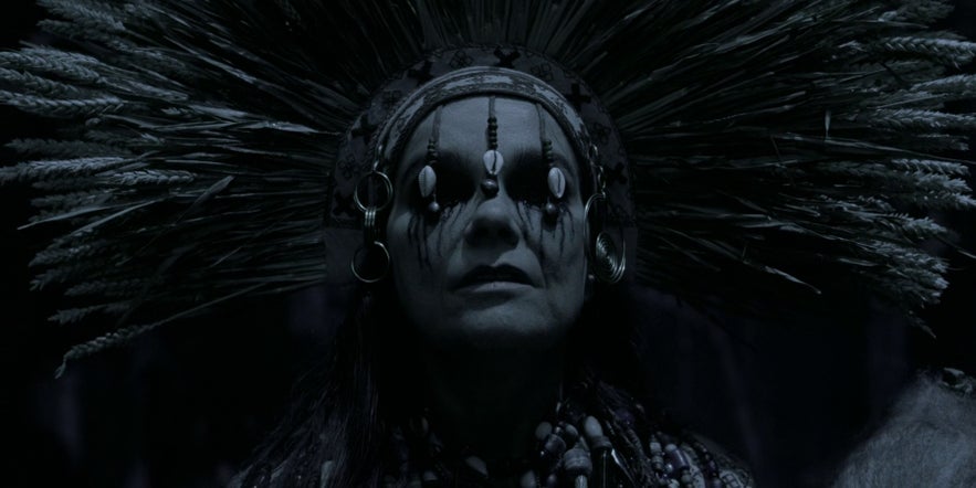 Il cantante islandese Bjorks appare come un "volva" in The Northman che può prevedere il futuro