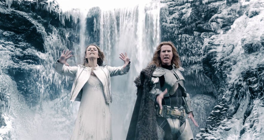 La cascata di Skogafoss come appare nel film Eurovision Song Contest: The Story of Fire Saga