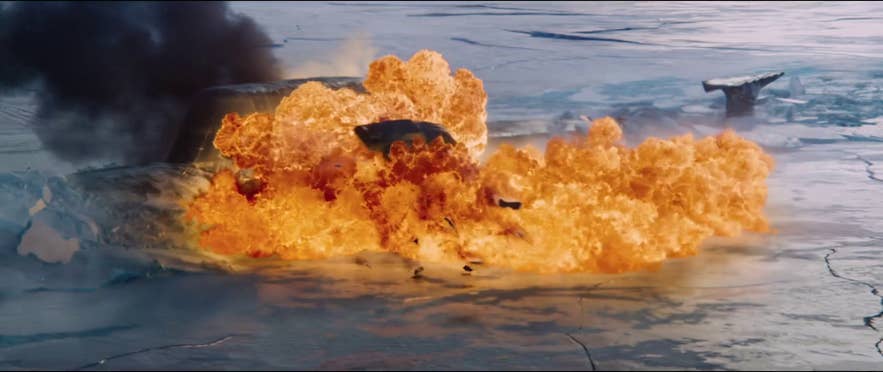 映画『ワイルド・スピード ICE BREAK』のためにアイスランドで行われた史上最大級の人工爆発