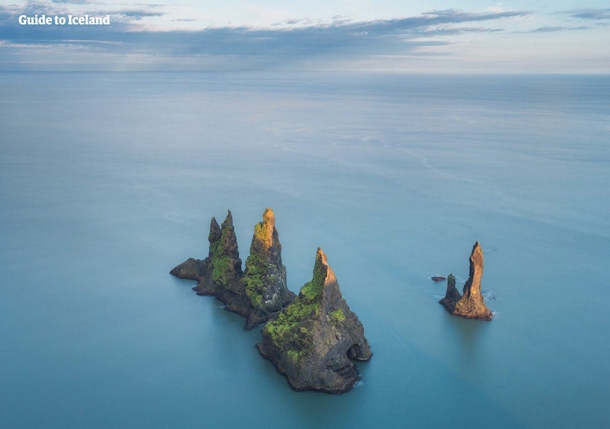 den svarte sandstranden Reynisfjara