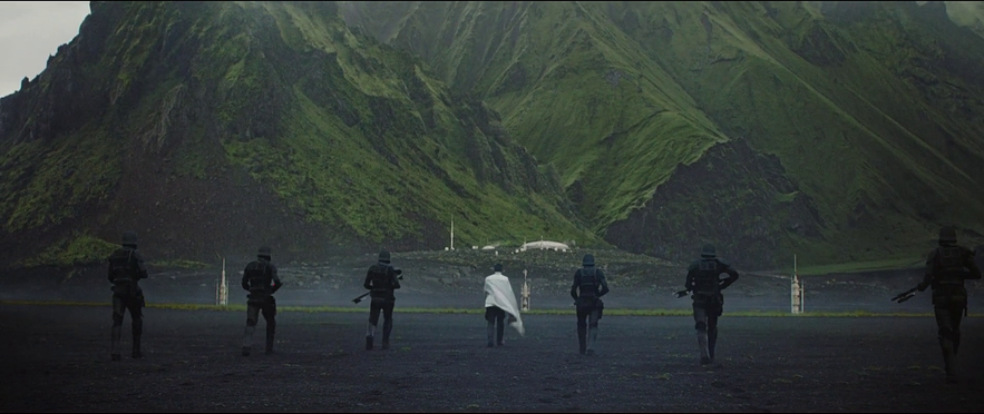 Le désert de sable noir de Myrdalssandur tel qu'il apparaît dans Rogue One : A Star Wars Story