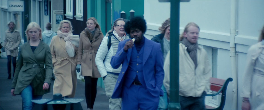 Reggie viene catturato in Islanda nel film War on Everyone