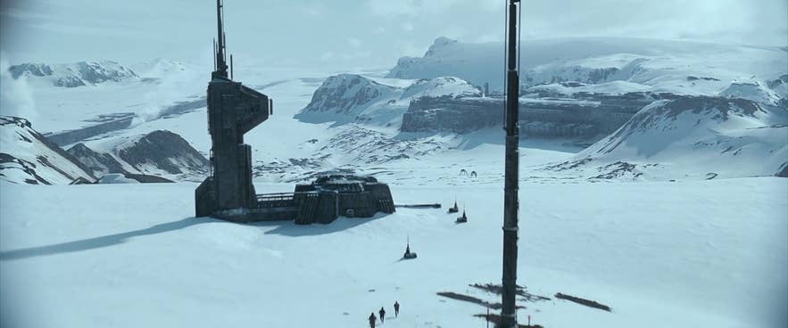 ทางเข้าฐานทัพสตาร์คิลเลอร์ (Starkiller Base) ในภาพยนตร์เรื่อง Star Wars: The Force Awakens ซึ่งถ่ายทำที่ประเทศไอซ์แลนด์