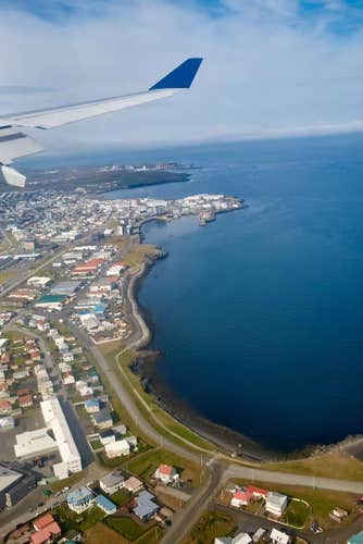 Luxury 1-Hour Private Transfer from Reykjavik to Keflavik International Airport