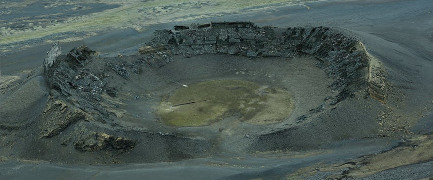 Il cratere Hrossaborg come appare nel film Oblivion in Islanda