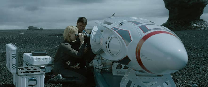 Eine Szene, die am schwarzen Sandstrand Reynisfjara in Island für den Film Star Trek: Into Darkness gedreht wurde