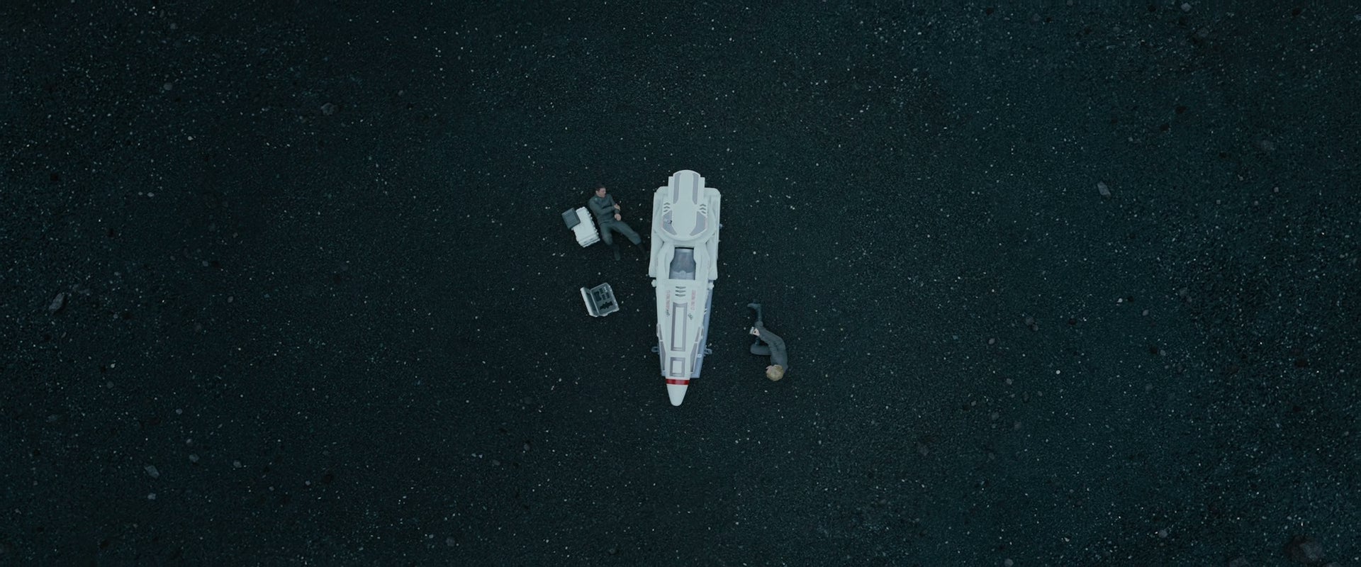 Dwóch naukowców w filmie „W ciemność. Star Trek”, nakręconym na Islandii.