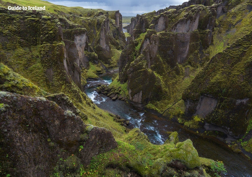 The hiking path along the Fjadrargljufur canyon is stunning