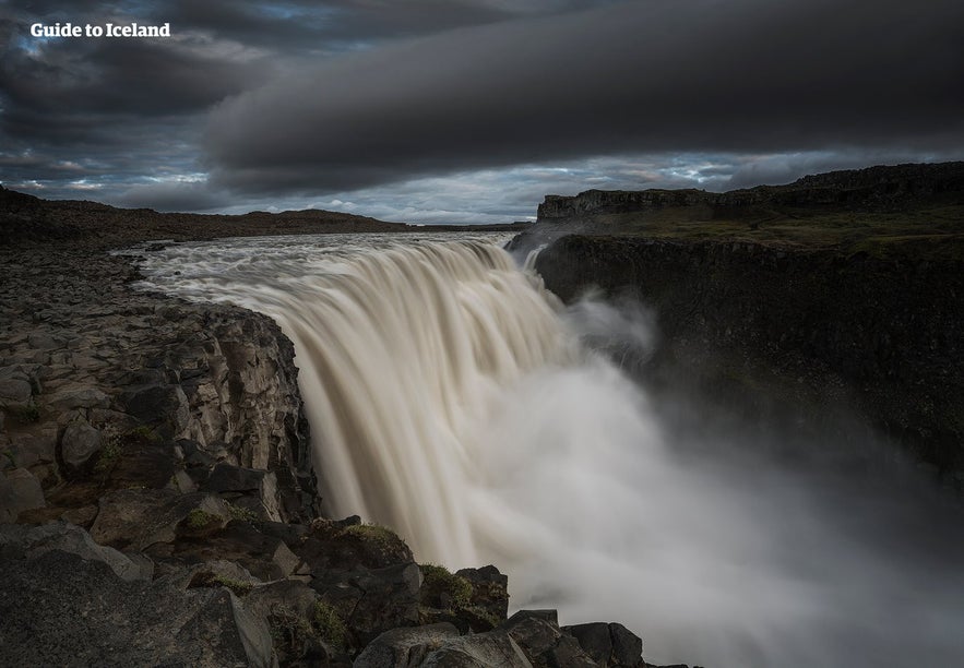 Dettifoss est la deuxi&egrave;me cascade la plus puissante d&rsquo;Europe.