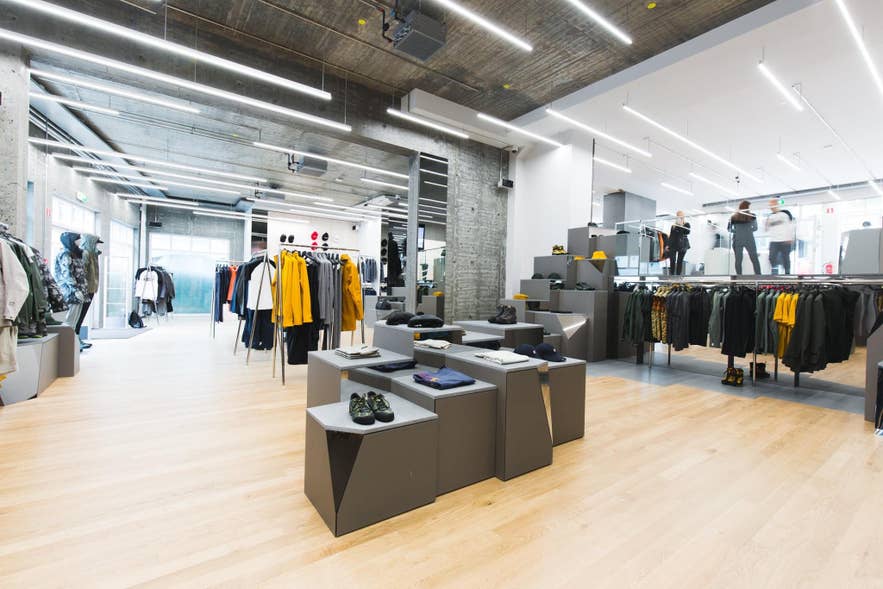 ร้าน 66°North ในไอซ์แลนด์ จัดแสดงเสื้อแจ็กเก็ต เสื้อผ้า และอุปกรณ์เอาต์ดอร์