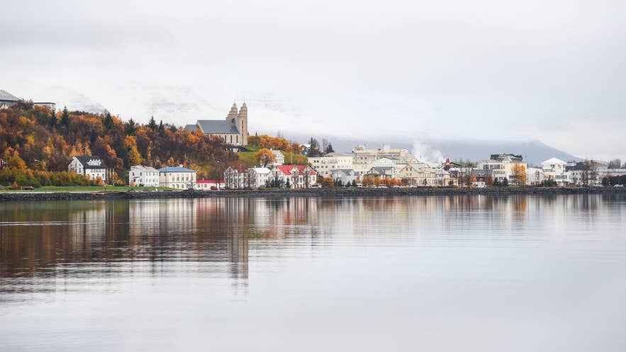 Akureyri staat bekend om zijn charmante gebouwen