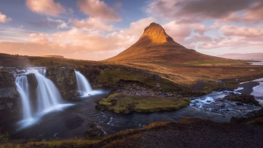 Een van de beroemdste locaties van IJsland is de Kirkjufell-berg
