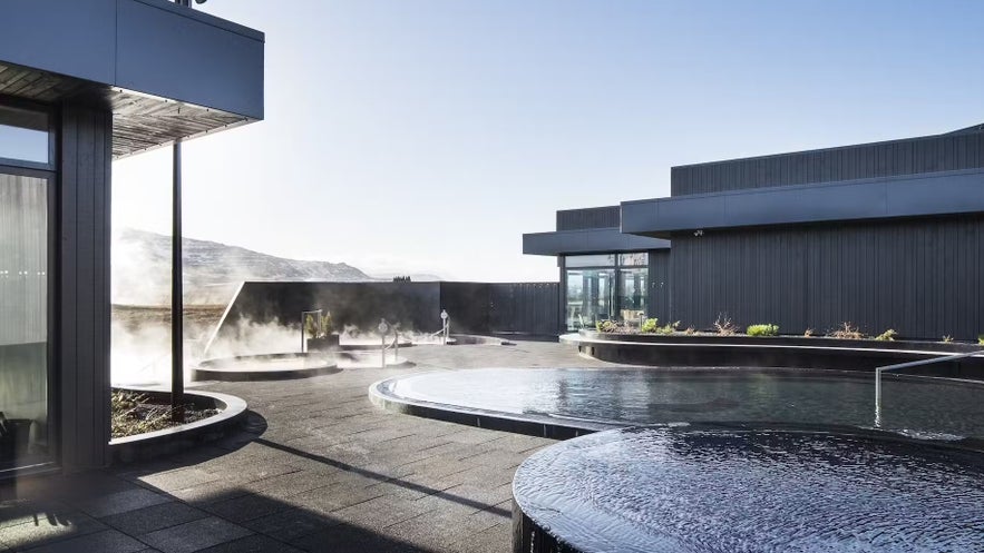 Det är bäst att boka din entré till Krauma Spa i förväg. Det är bäst att boka din entré till Krauma Spa i förväg.