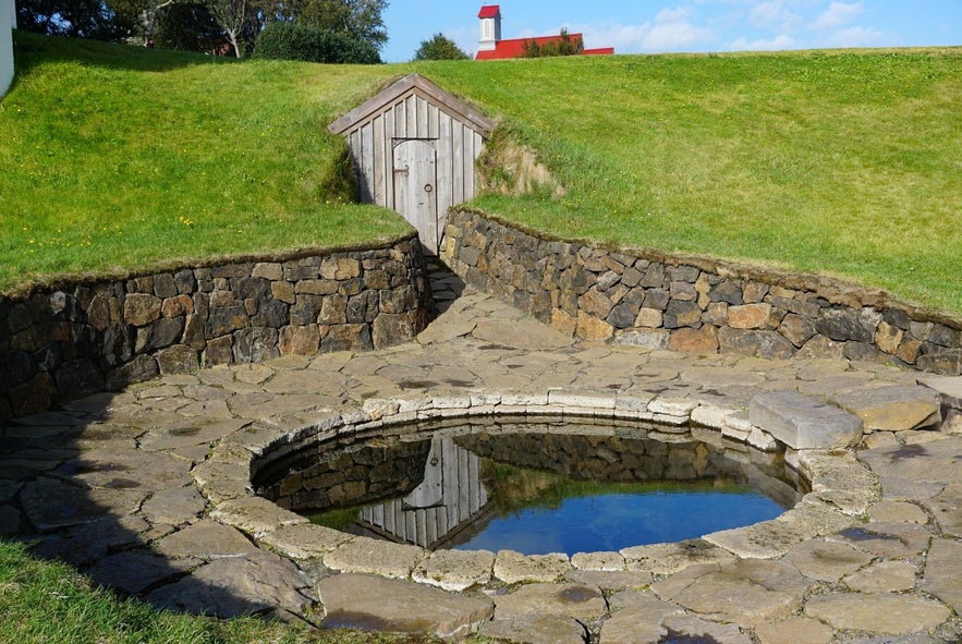 Vale la pena ver la piscina de Snorralaug, incluso aunque no puedas bañarte en ella.