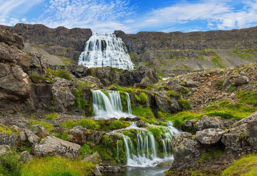 De Westfjorden van IJsland bieden geweldige locaties zoals de Dynjandi-waterval