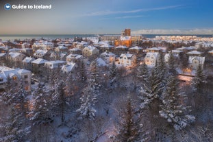 Reykjavik verandert in de winter in een besneeuwd wonderland.