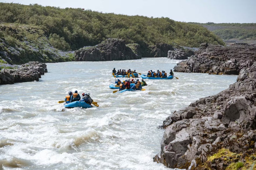 Il rafting in Islanda è un'opzione turistica molto popolare durante l'estate