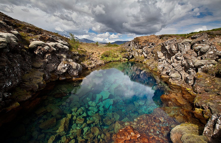 Het water van de Silfra-kloof in IJsland heeft tot 100 meter zichtbaarheid