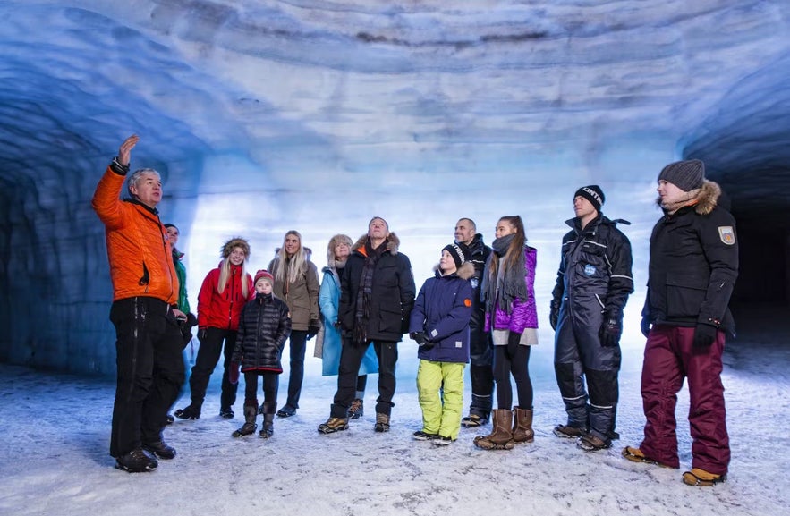 "Into the Glacier"-turen er perfekt for familier som besøger Island