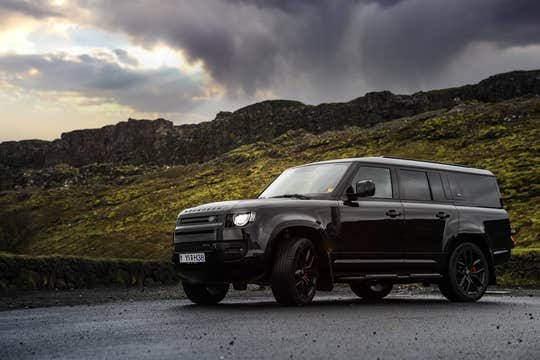 Private 2-Hour Luxury Transfer from Keflavik International Airport to Hotel Ranga in Hella