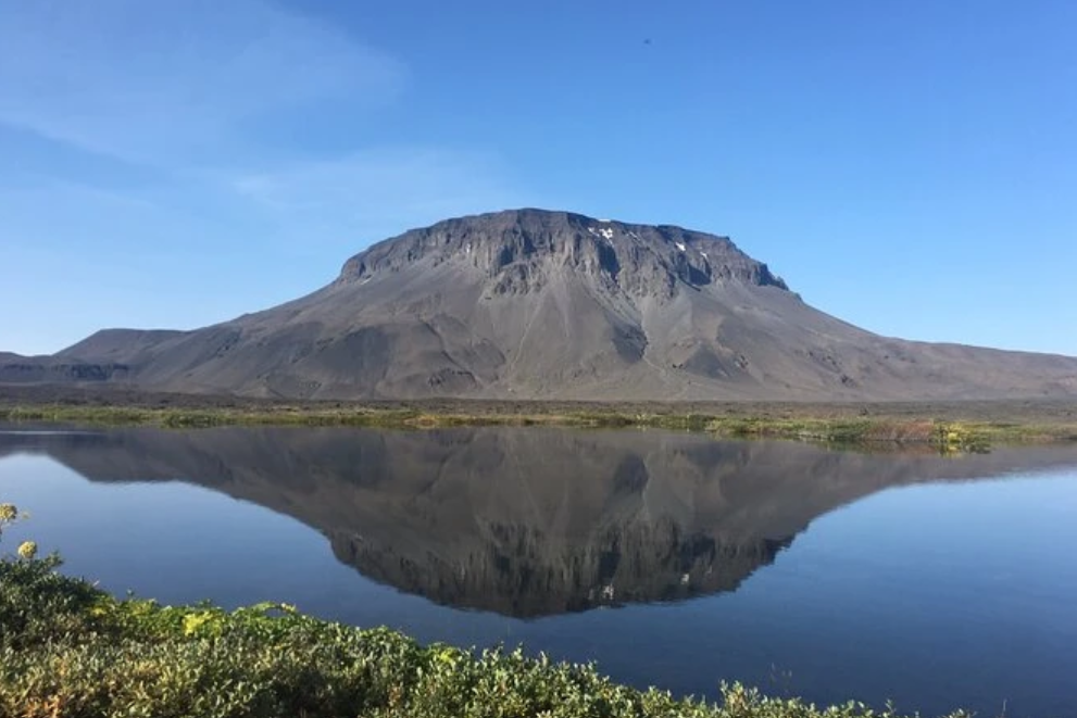 Discover the unique allure of Herdubreid, an Icelandic wilderness icon.