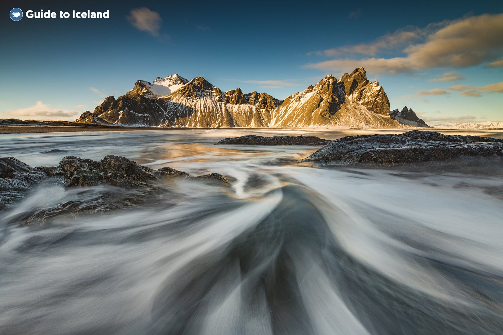 Der Berg Brunnhorn ist ein großes Naturwunder im Südosten Islands
