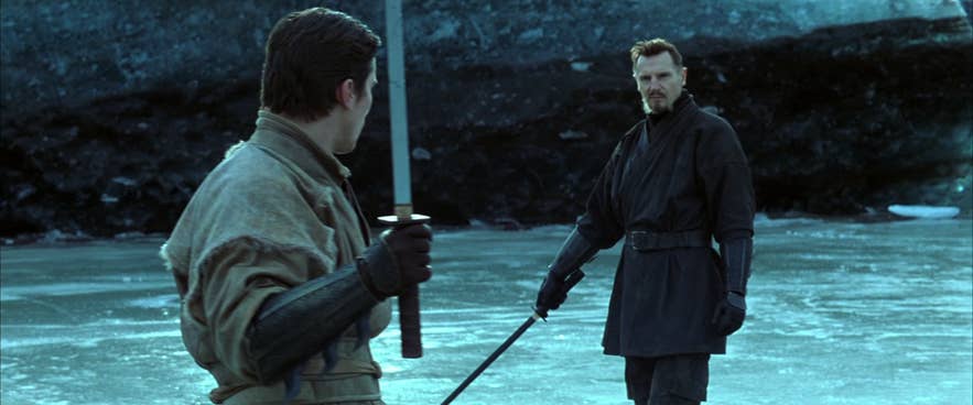 Una scena con Christian Bale e Liam Neeson nel film Batman Begins, girato in Islanda
