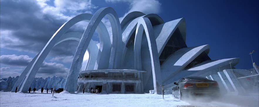 วังน้ำแข็งของตัวร้ายใน Die Another Day ถ่ายทำที่ไอซ์แลนด์