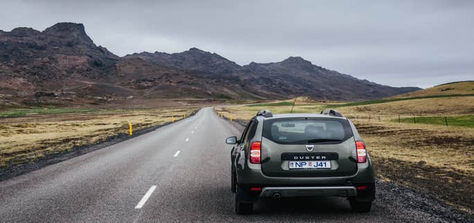 Driving in Iceland in April: A Handy Guide