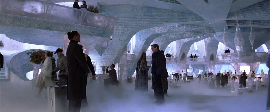L'hôtel de glace dans Meurs un autre jour, qui est censé se trouver en Islande