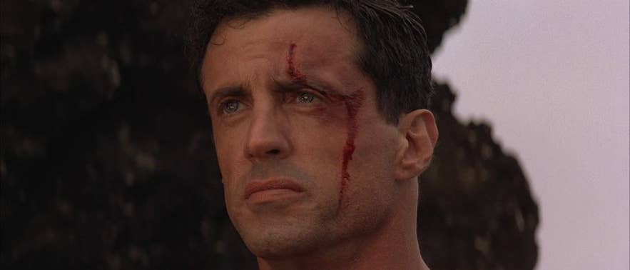 Sylvester Stallone als Judge Dredd, mit Szenen, die auf der Halbinsel Reykjanes in Island gedreht wurden