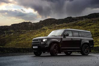 Private 1.5-Hour Luxury Transfer from Hotel Grimsborgir to Keflavik International Airport