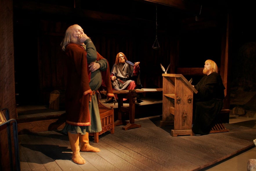 Näet kuvauksia historiallisista henkilöistä ja tapahtumista Saagamuseossa