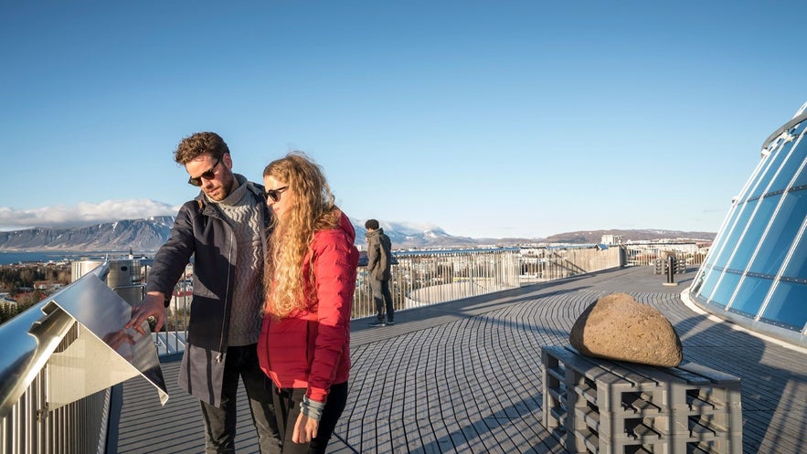 Perlan oferuje wspaniały i panoramiczny taras widokowy z lornetką.