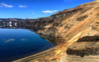 La caldeira d'Askja possède un magnifique lac en son centre.